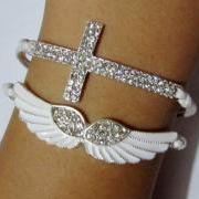 L 073001 Diamond wings cross bracelet